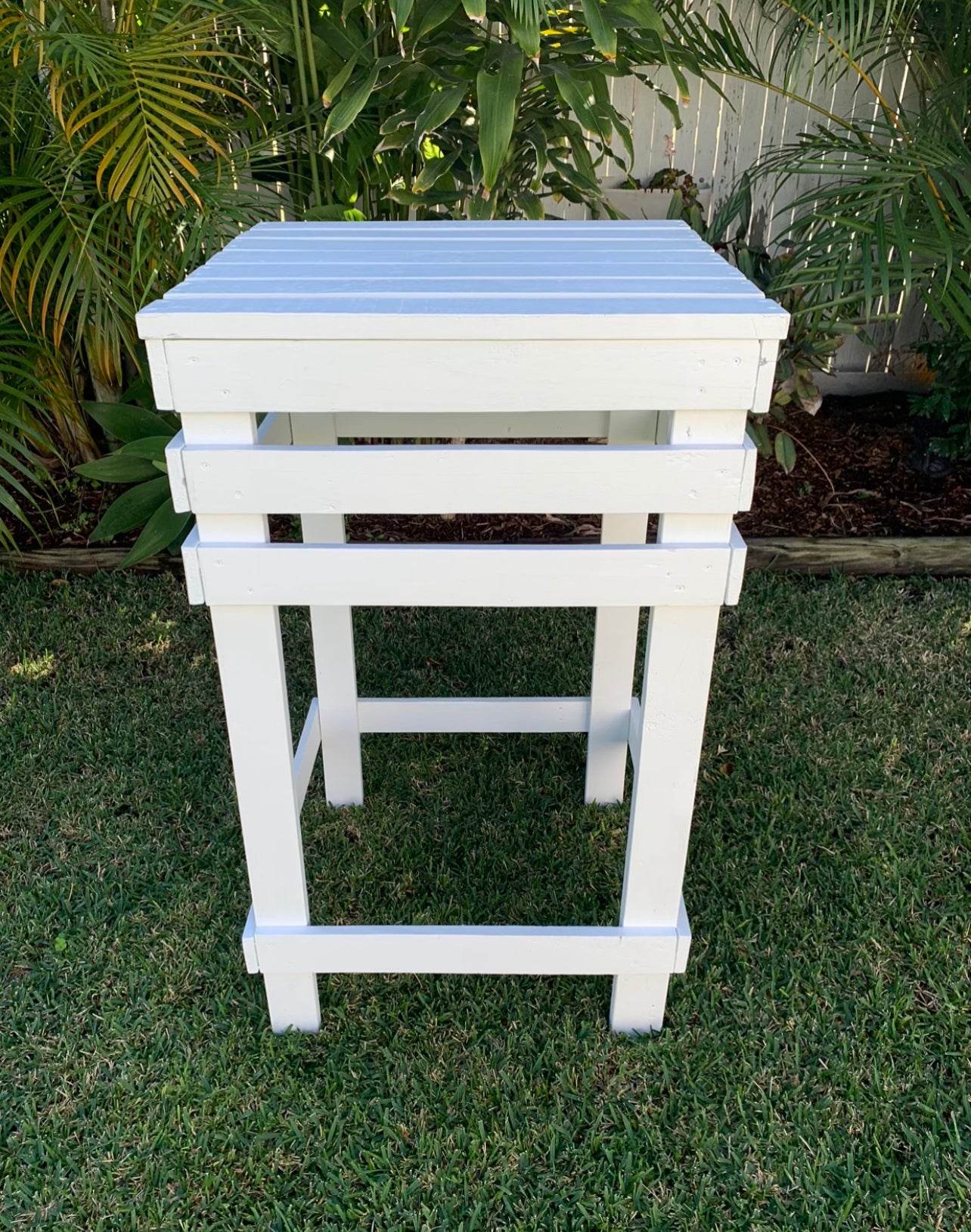 Dry Bar White Pallet table - Wedding & Event Rockhampton Vintage Hire Weddings Rockhampton