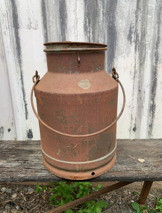 Vintage cream can are the perfect props to create vintage farm country rustic props. Rockhampton Vintage Hire