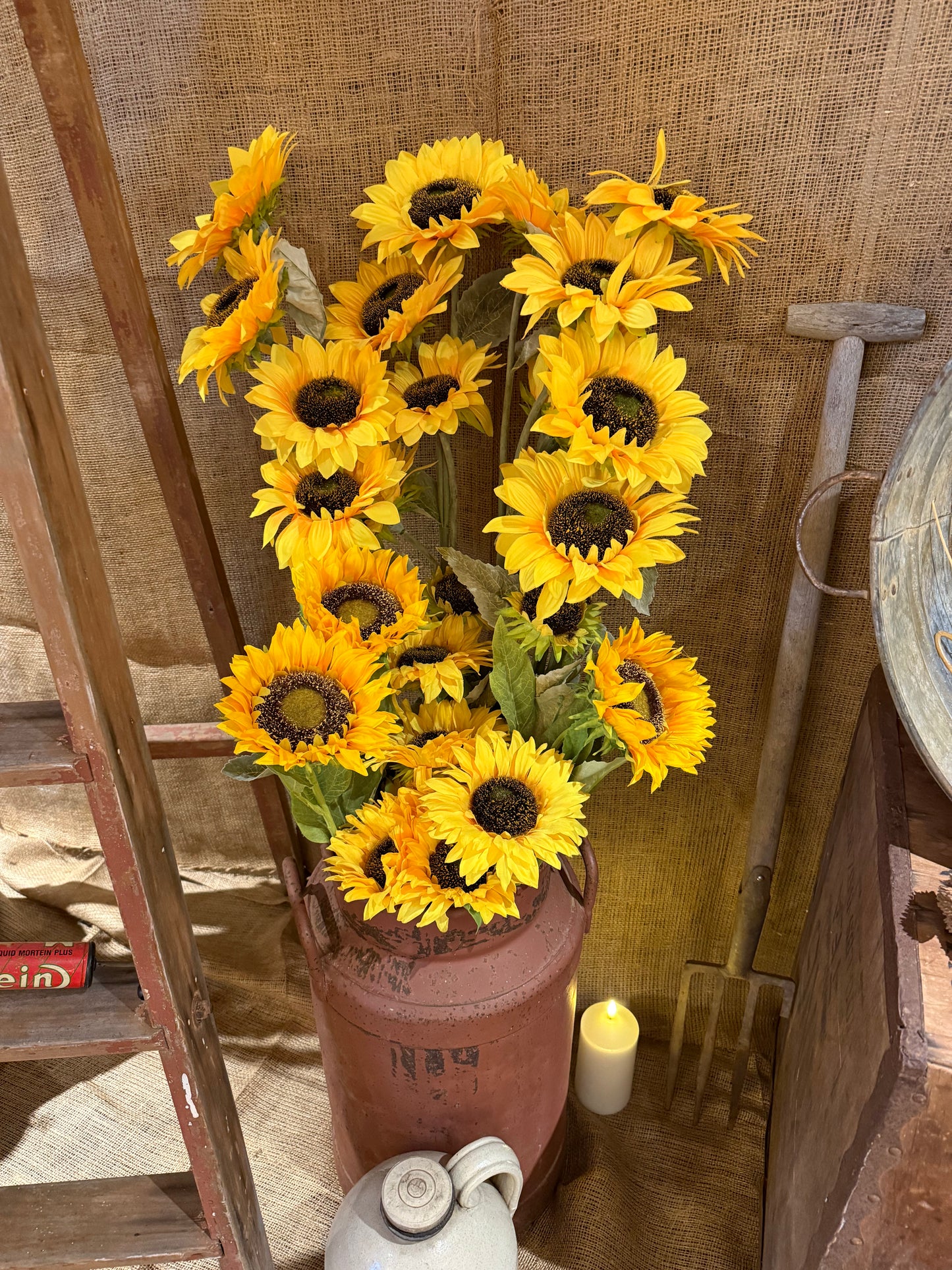 Vintage cream can are the perfect props to create vintage farm country rustic props. Rockhampton Vintage Hire