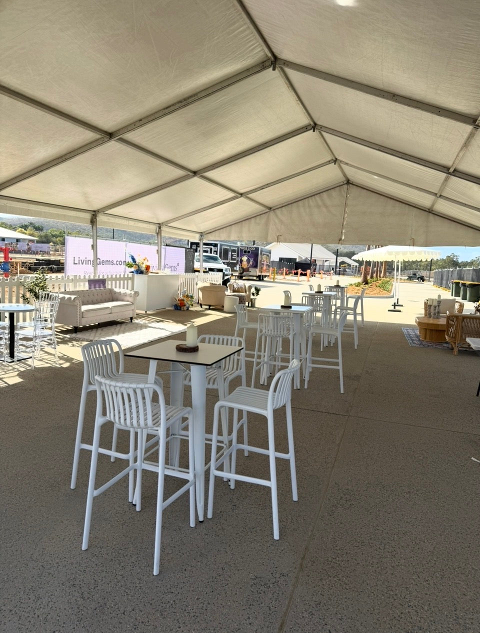 Our white Tolix dry bar tables paired with four matching white Eva bar stools, create an inviting cocktail or lounge area for weddings and special events. Rockhampton Weddings, events & parties 