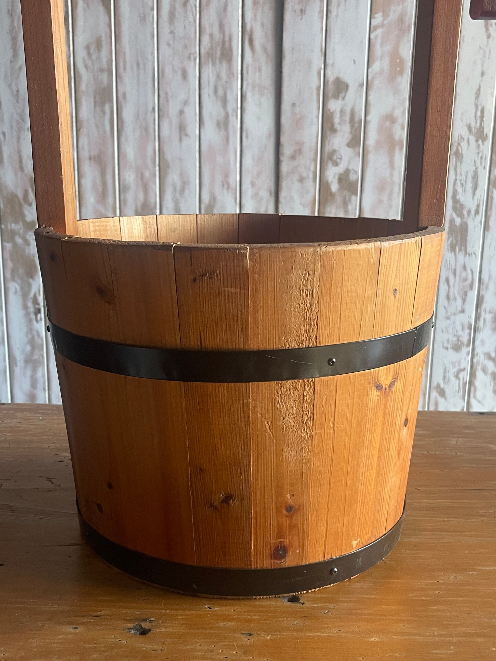 Our timber traditional style wishing well has been a long time popular choice, this style teams perfectly with a wine barrel styling theme. Rockhampton Vintage Hire