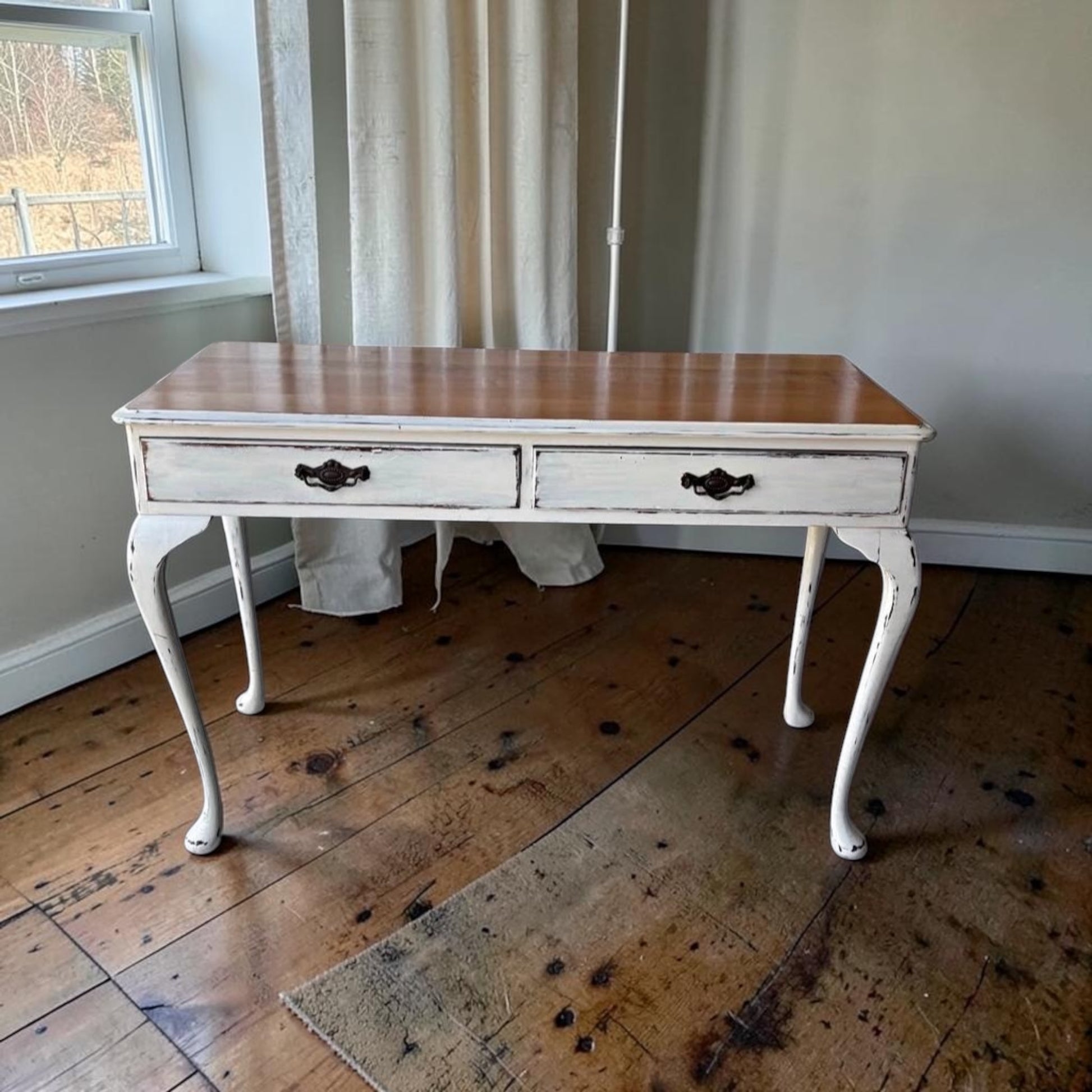 French Provincial signing table distressed white & polished top, can be paired with your choice of chairs. Rockhampton Vintage Hire