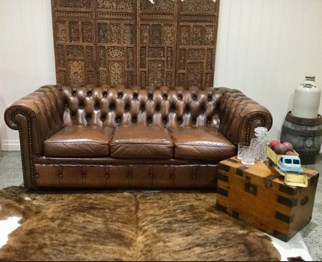 Couch - Vintage Chesterfield Moran Wedding & Event Rockhampton Vintage Hire