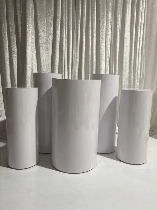 Plinths set of 5 - Round White Pedestals for hire wedding & events - Rockhampton Vintage Hire