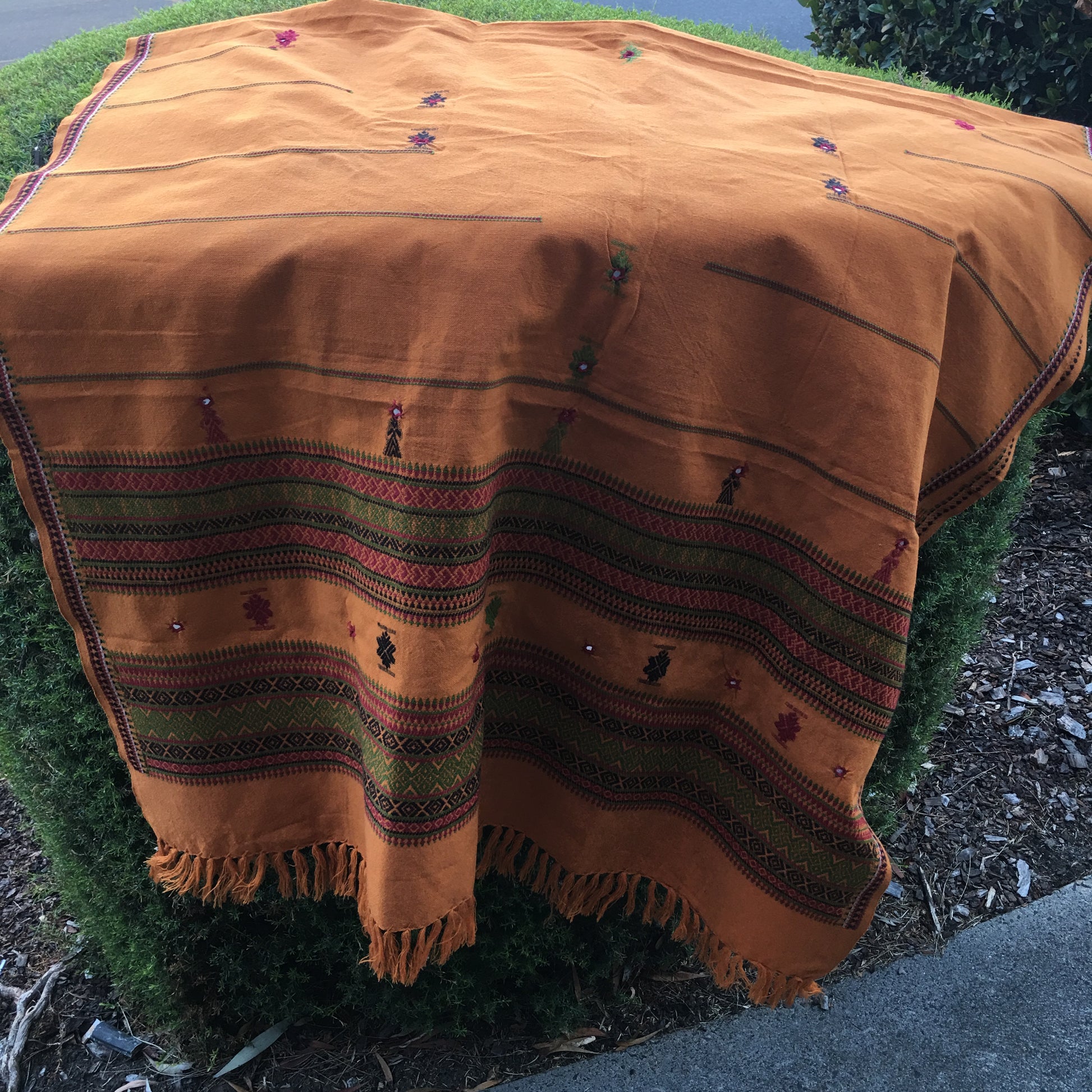 Vintage Throw Rug - Throw Rust – rockhampton-vintage-hire